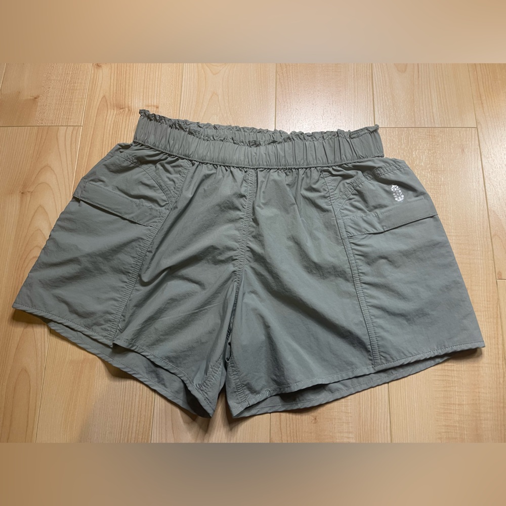 Free People Movement Shorts olive size xs